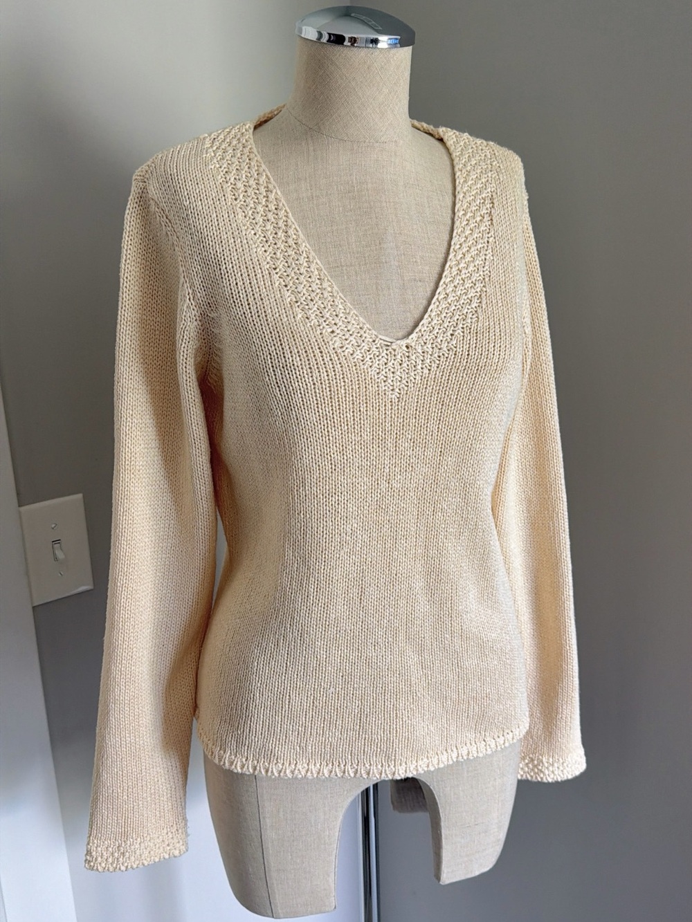 2000s Talbots Women's Beige Open Knit V-Neck Pullover Sweater Size M